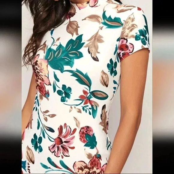 Floral Print Mock Neck Bodycon Dress - Picture 3 of 5